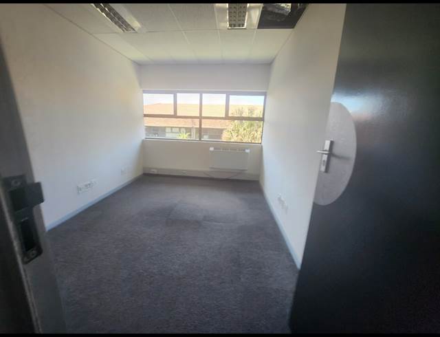 1,153M² OFFICE TO LET IN RANDJESPARK