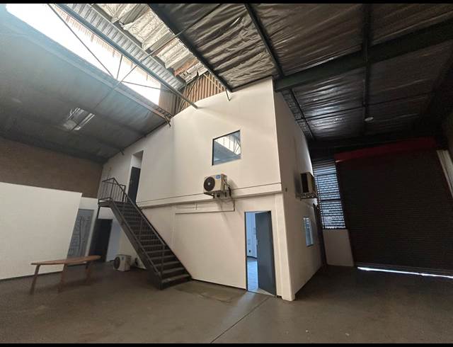 331M² WAREHOUSE TO LET IN MEADOWDALE