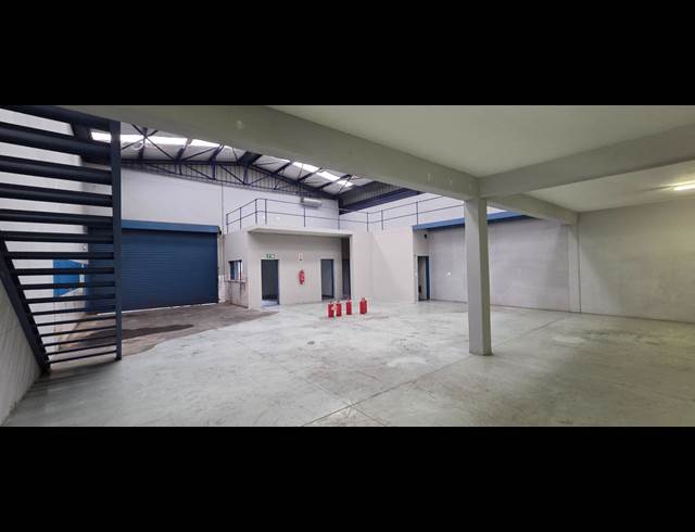 360M² WAREHOUSE TO LET IN RIVERSIDE PARK