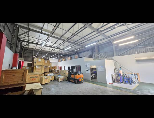 322M² WAREHOUSE TO LET IN FACTORIA