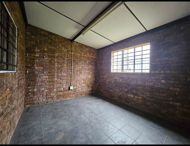 130M² WORKSHOP TO LET IN KLERKSOORD