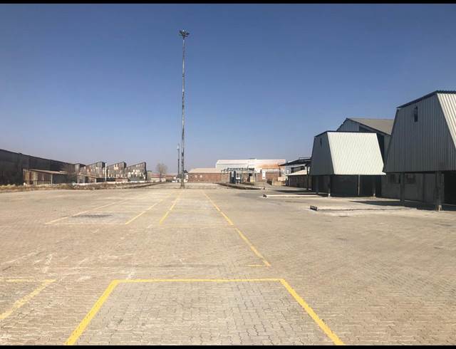 5,700M² WAREHOUSE TO LET IN WADEVILLE