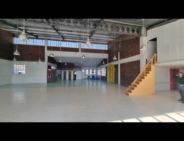 365M² BUILDING TO LET IN WOODSTOCK