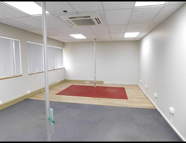 878M² OFFICE TO LET IN FERNDALE