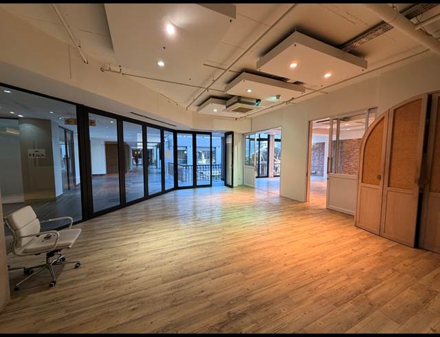 143M² OFFICE TO LET IN DE WATERKANT