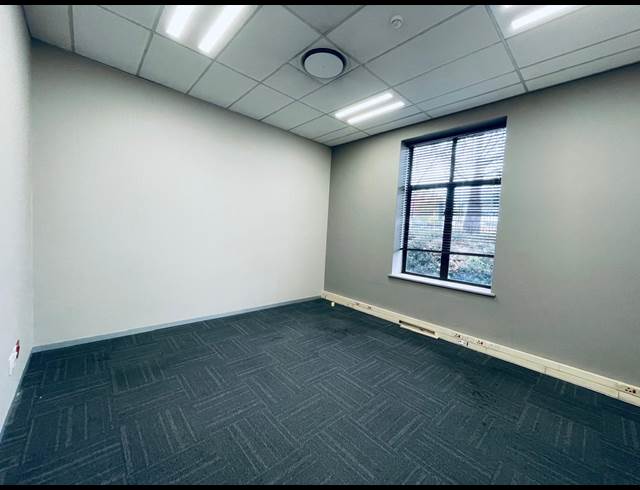508M² OFFICE TO LET IN MAGALIESSIG