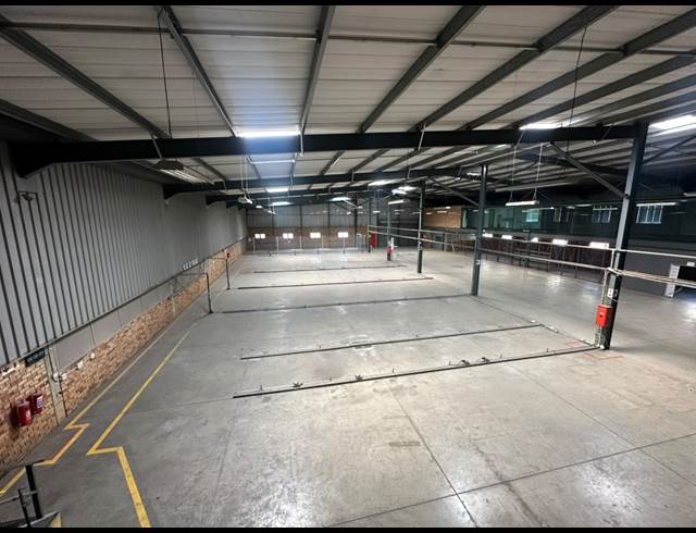 2,369M² WAREHOUSE TO LET IN JET PARK