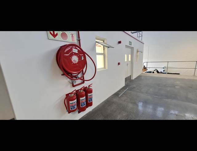 1,580M² WAREHOUSE TO LET IN RETREAT INDUSTRIAL