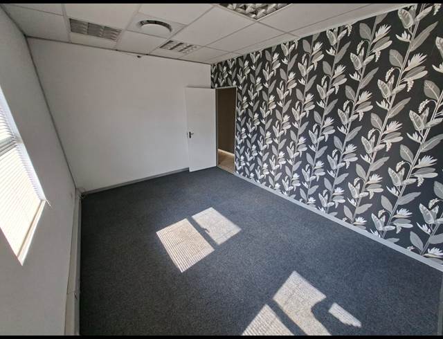 143M² OFFICE TO LET IN SONHEUWEL