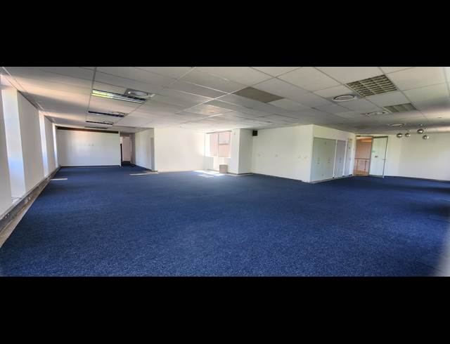 1,018M² OFFICE TO LET IN PARKTOWN