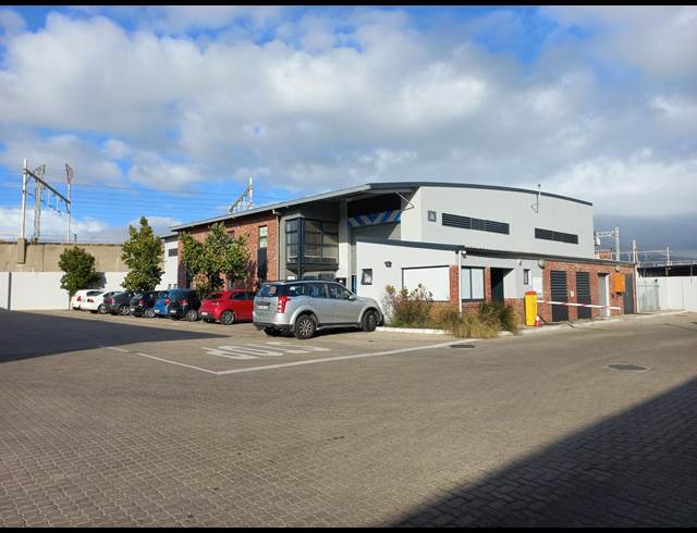 97M² WAREHOUSE TO LET IN MAITLAND