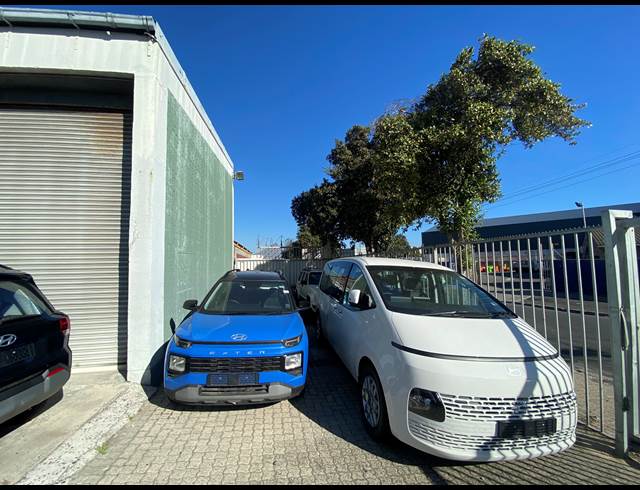 1,903M² SHOWROOM TO LET IN PAARDEN EILAND