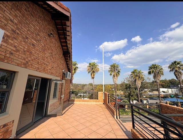 111M² OFFICE TO LET IN FOURWAYS