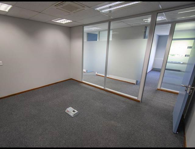 10,000M² OFFICE TO LET IN SANDOWN