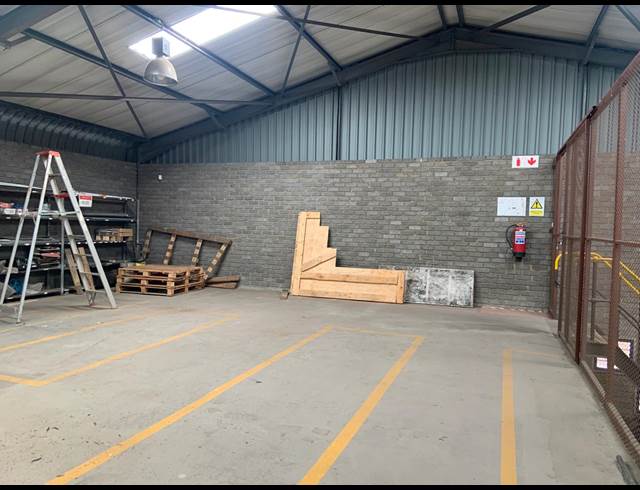700M² WAREHOUSE TO LET IN ALBERTON NORTH