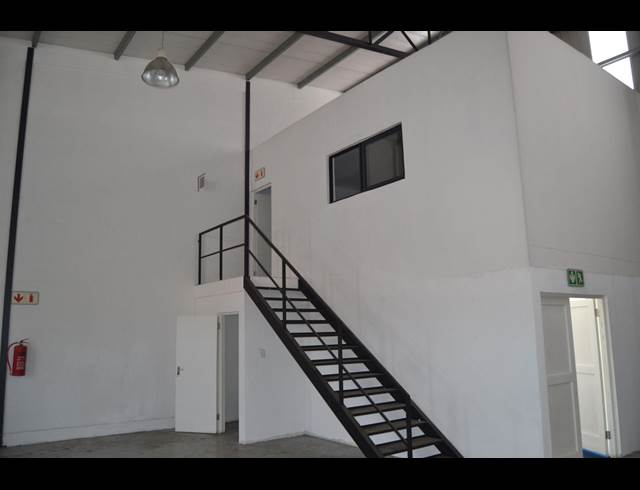 245M² WAREHOUSE TO LET IN RIVERGATE
