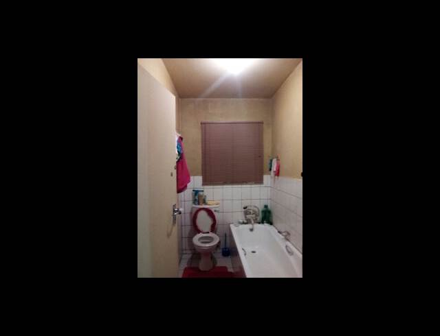 2 bed property to rent in FLORIDA