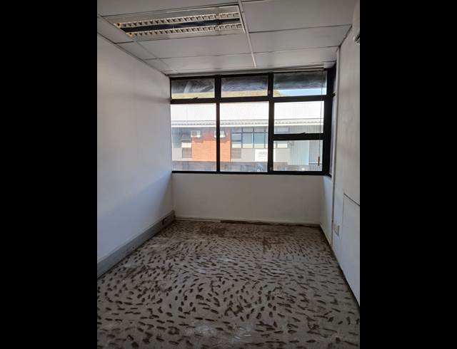 296M² WAREHOUSE TO LET IN RED HILL