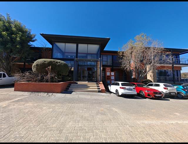 131M² OFFICE TO LET IN MEYERSDAL