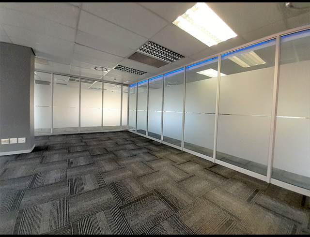 690M² OFFICE TO LET IN DIE HOEWES