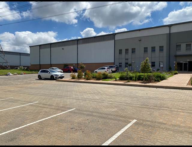 2,810M² WAREHOUSE TO LET IN GOSFORTH PARK