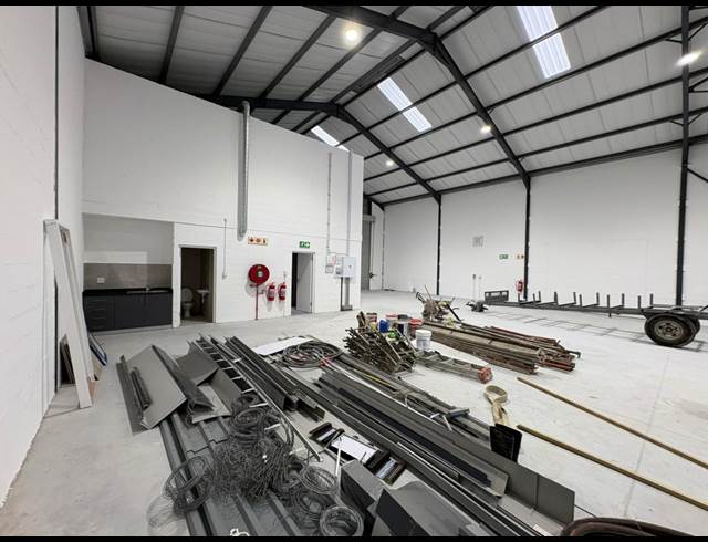 434M² WAREHOUSE TO LET IN FIRGROVE