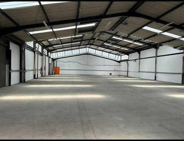 1,146M² WAREHOUSE TO LET IN ANDERBOLT