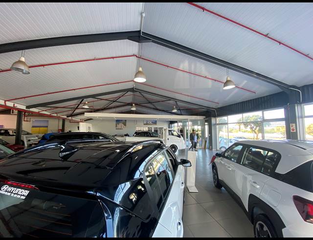 1,903M² SHOWROOM TO LET IN PAARDEN EILAND