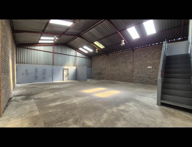 264M² FACTORY TO LET IN ANDERBOLT