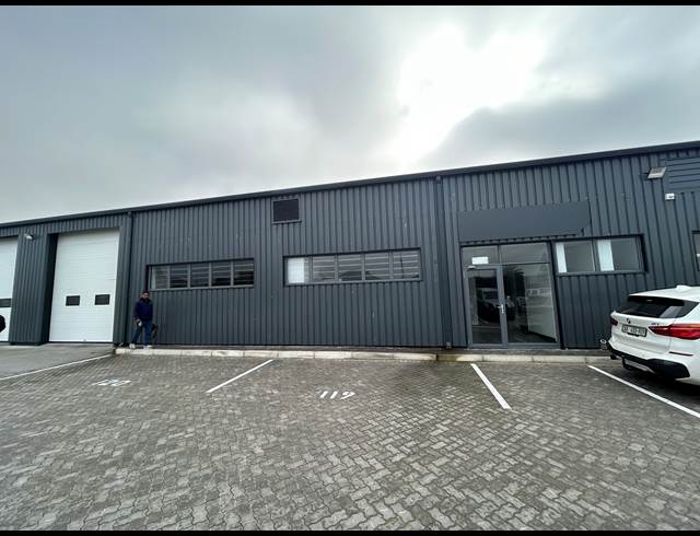 362M² WAREHOUSE TO LET IN RETREAT