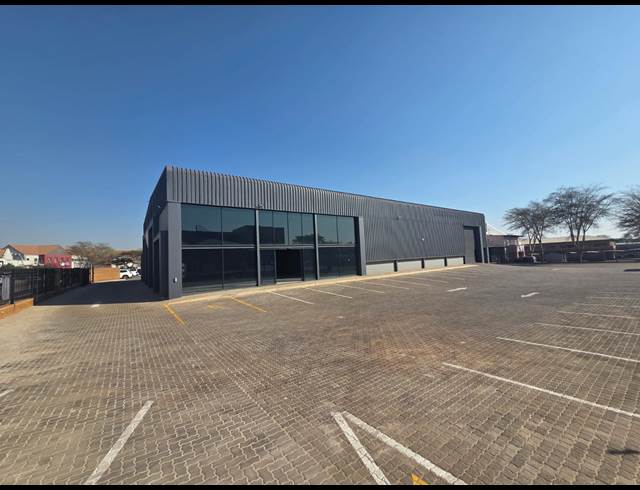 1,065M² WAREHOUSE TO LET IN MONTANA