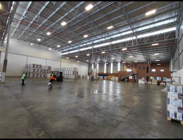 2,940M² WAREHOUSE TO LET IN POMONA