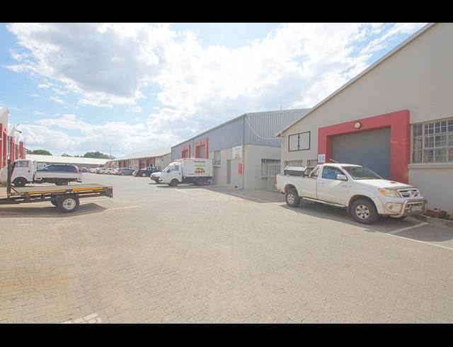 352M² WAREHOUSE TO LET IN CITY DEEP