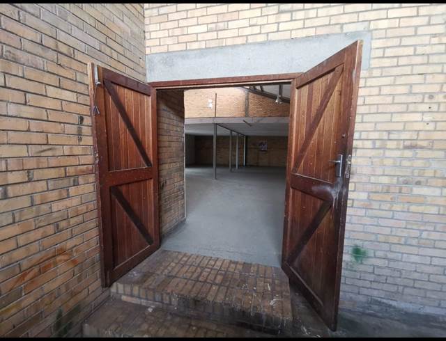 300M² WAREHOUSE TO LET IN MAITLAND