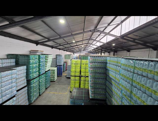 2,330M² WAREHOUSE TO LET IN RETREAT