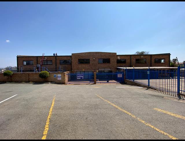 1,400M² WAREHOUSE TO LET IN PRINCESS AH
