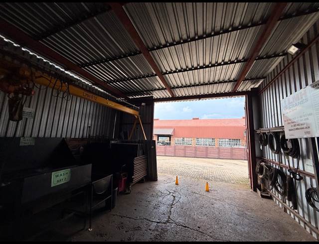 502M² WAREHOUSE TO LET IN FAIRLEADS