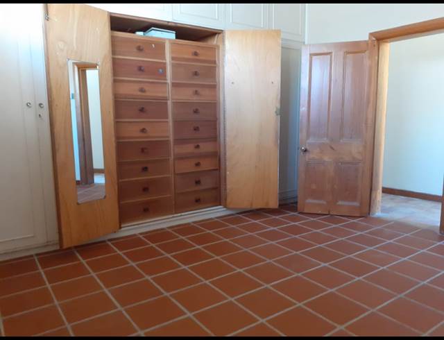 2 bed property to rent in KENILWORTH