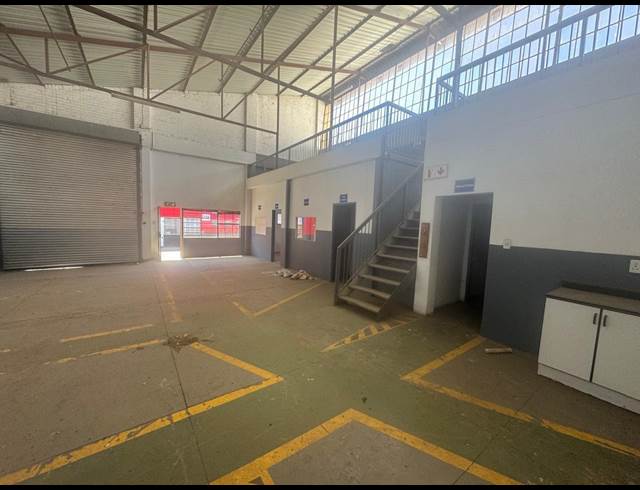172M² WAREHOUSE TO LET IN STEELEDALE