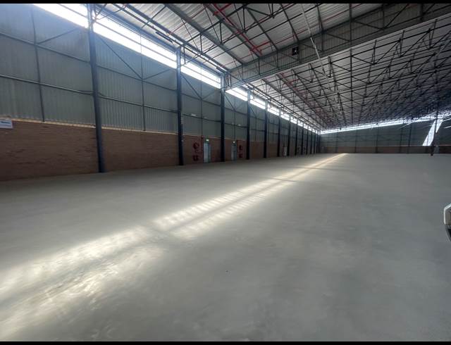 1,910M² WAREHOUSE TO LET IN AIRPORT PARK