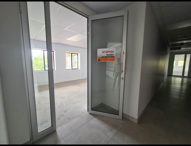 723M² OFFICE TO LET IN VORNA VALLEY