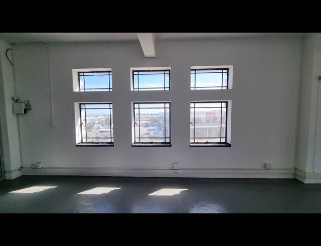 158M² OFFICE TO LET IN WOODSTOCK