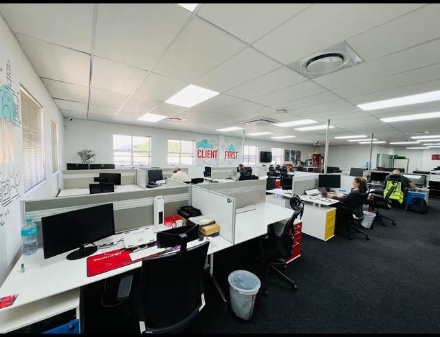334M² OFFICE TO LET IN VORNA VALLEY