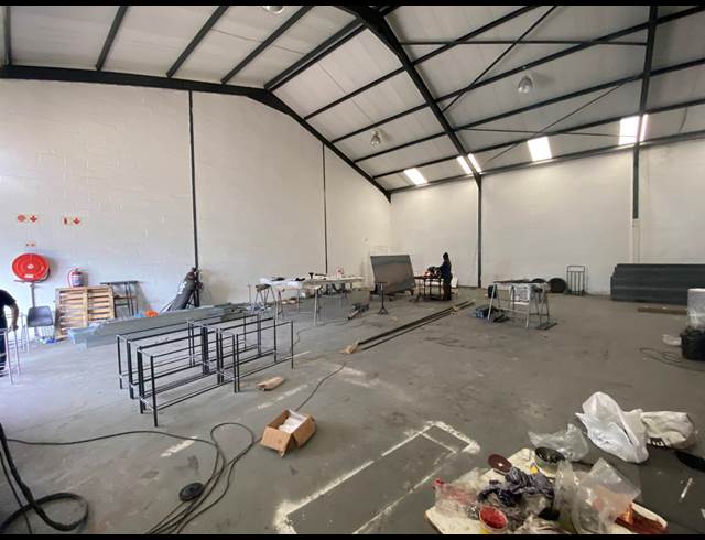 300M² WAREHOUSE TO LET IN KILLARNEY INDUSTRIA