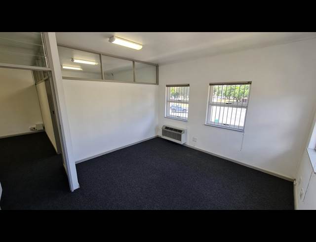105M² OFFICE TO LET IN PINELANDS