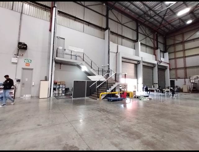 3,694M² WAREHOUSE TO LET IN CORNUBIA