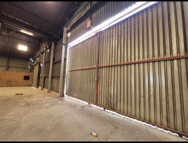 3,200M² WAREHOUSE TO LET IN GERMISTON SOUTH