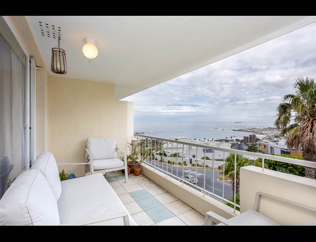 2.5 BEDROOM APARTMENT TO LET IN CAMPS BAY