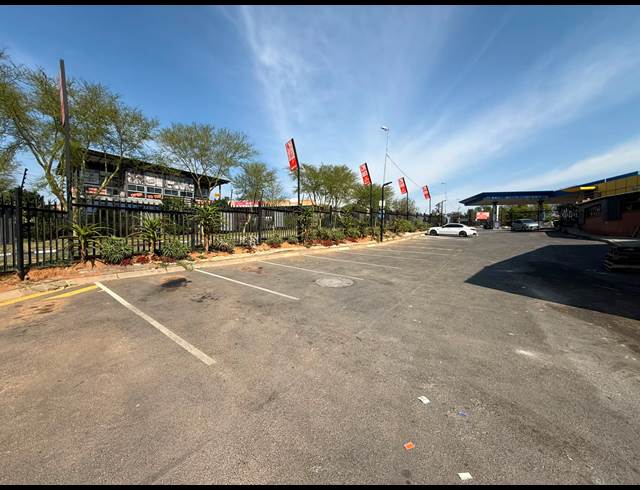 735M² WAREHOUSE TO LET IN STRIJDOMPARK
