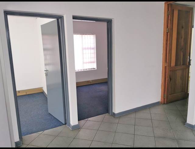 1,849M² WAREHOUSE TO LET IN HALFWAY GARDENS